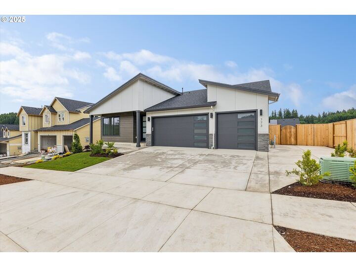Property Photo: 773 Riley Dr OR 97381
