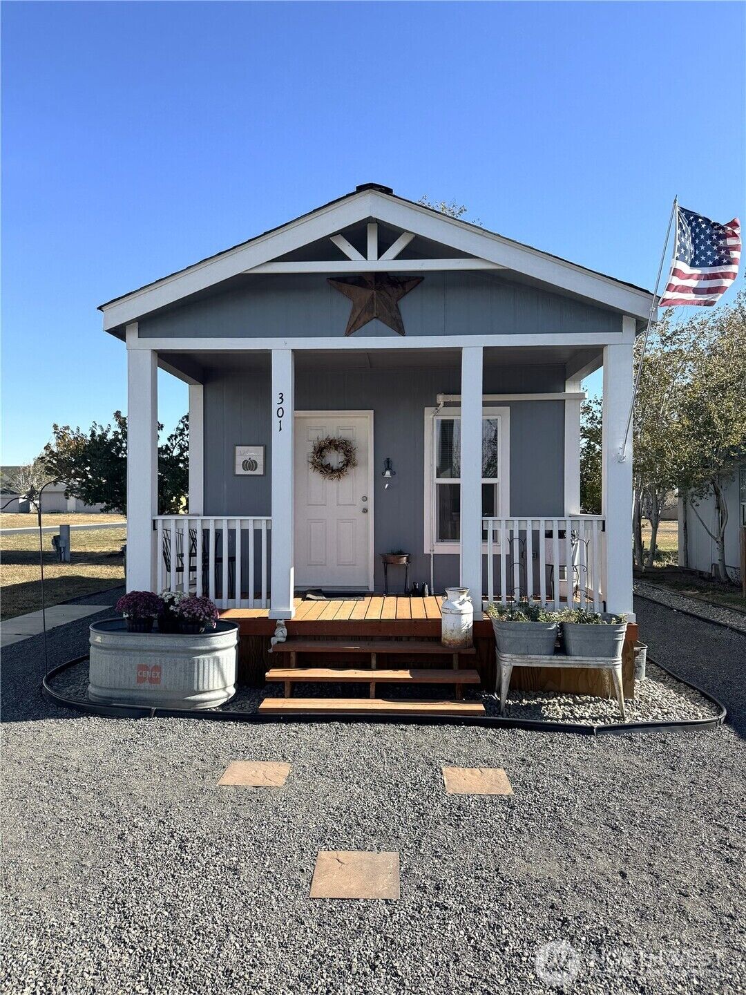 Property Photo:  1201 S Chestnut 301  WA 98926