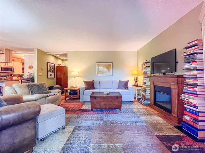 Property Photo:  1425 S Puget Drive G3  WA 98055