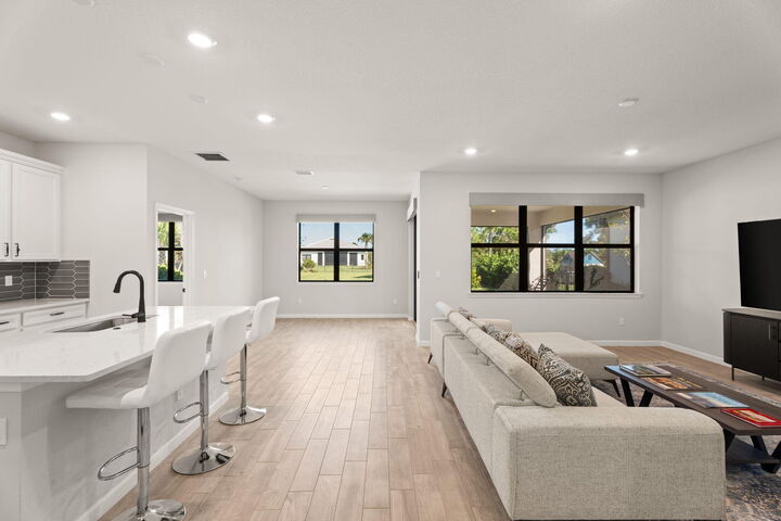 Property Photo:  361 SE Filoli Drive  FL 34984 