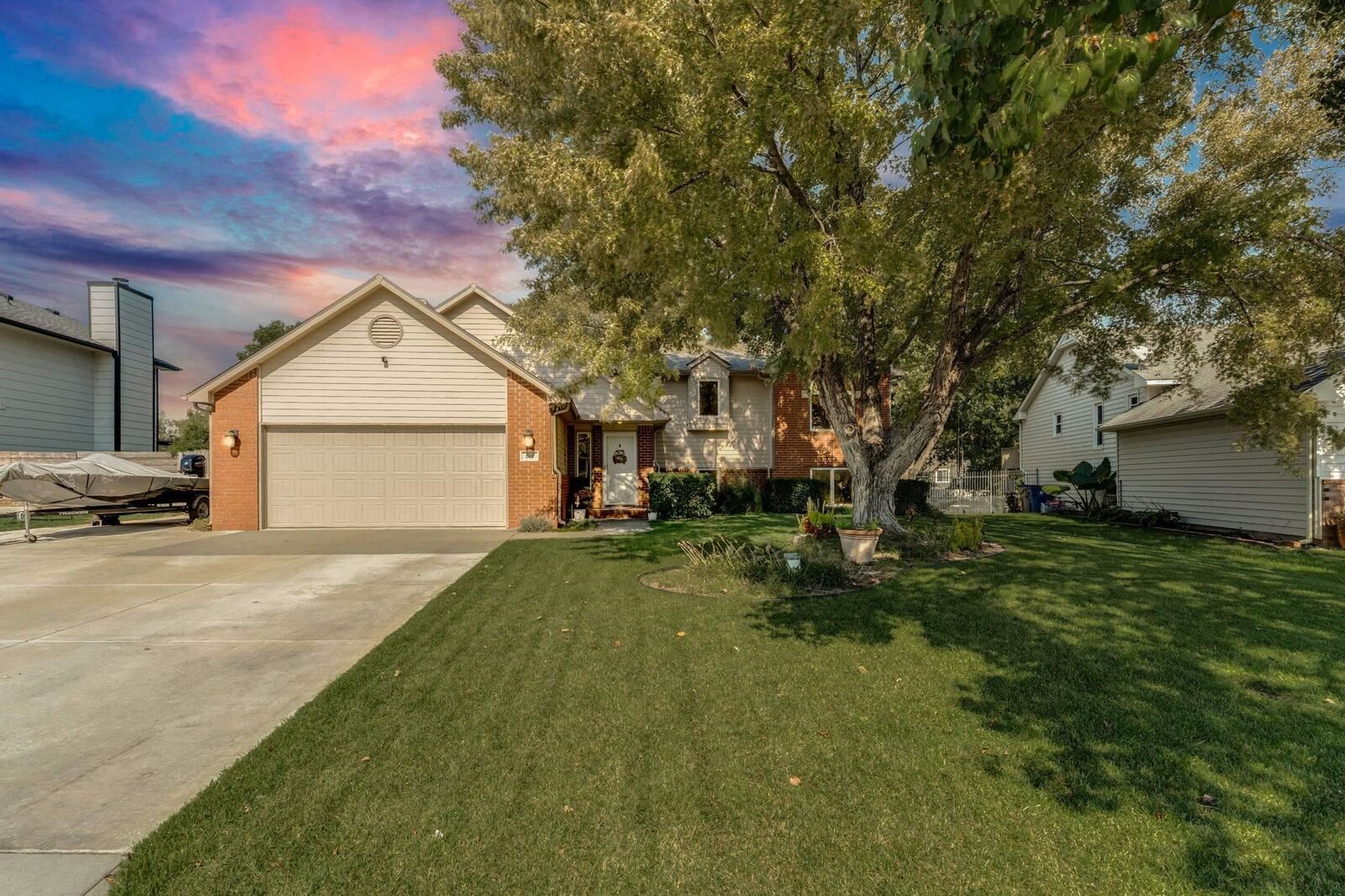 Property Photo: 518 E Wahoo St KS 67037
