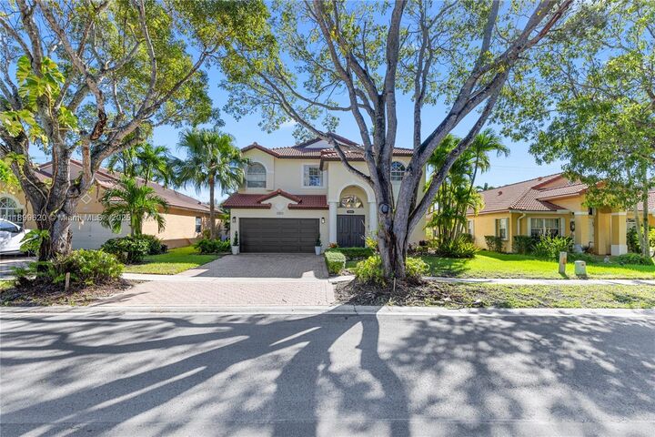 Property Photo: 1071 NW 184th Ter FL 33029