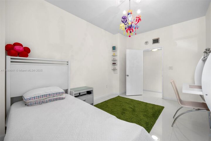Property Photo:  3731 N Country Club Dr 127  FL 33180