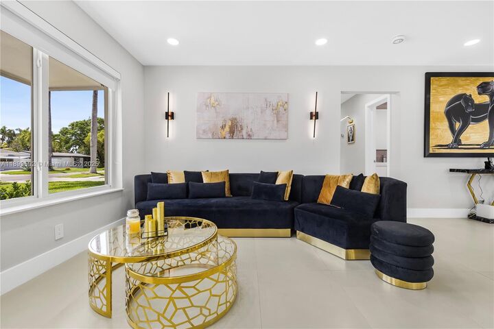 Property Photo:  1104 N 13th Ter  FL 33019