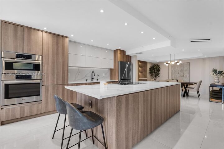 Property Photo: 20191 E Country Club Dr 1603 FL 33180
