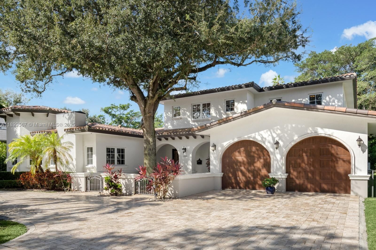 Property Photo: 2500 N Greenway Dr FL 33134