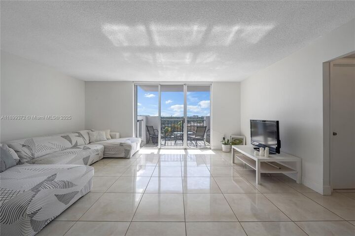Property Photo: 2750 NE 183rd St 804 FL 33160