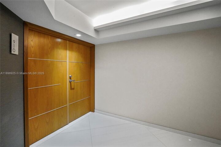 Property Photo: 400 S Pointe Dr 910 FL 33139
