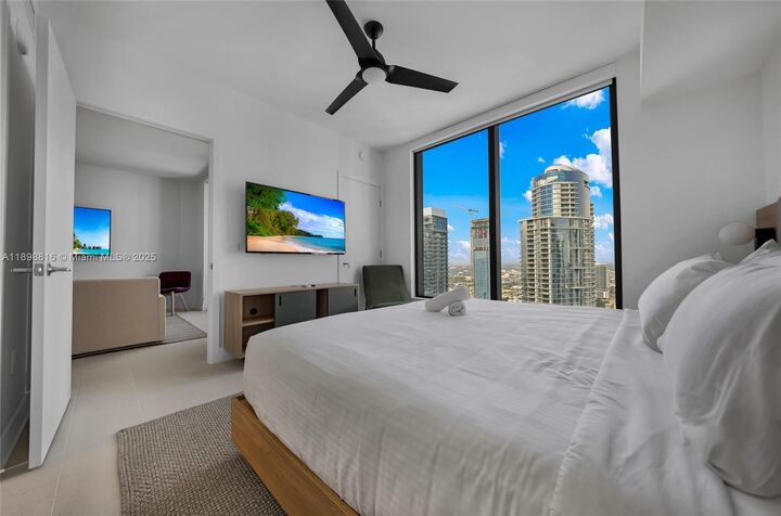 159 NE 6th St 4011  Miami FL 33132 photo