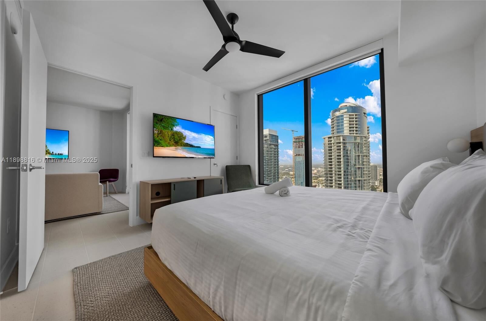 Property Photo: 159 NE 6th St 4011 FL 33132