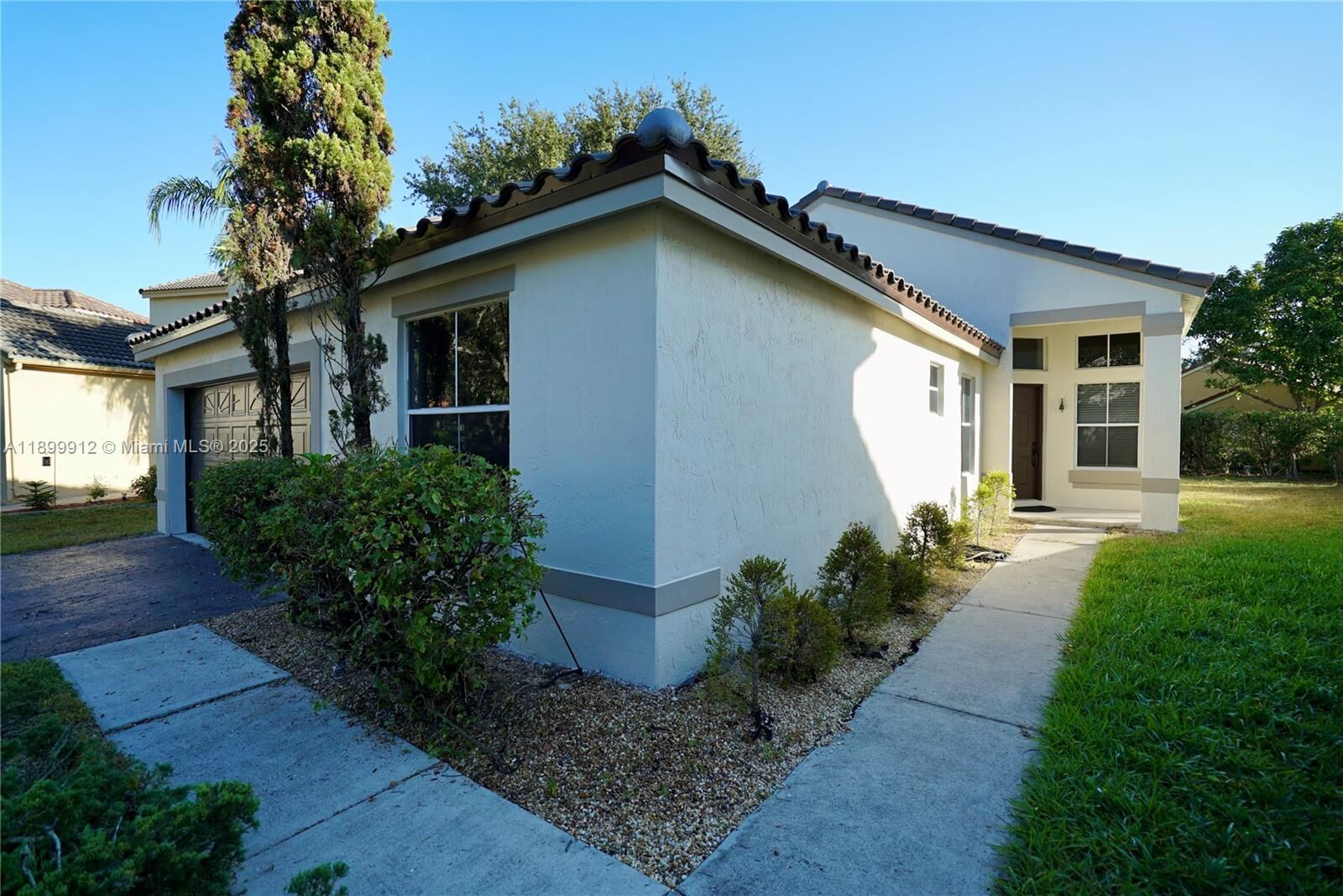 Property Photo:  658 Stanton Dr  FL 33326 