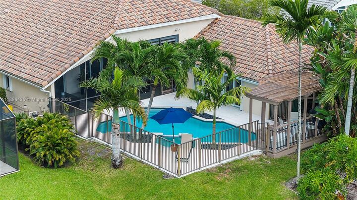 Property Photo: 985 Spoonbill Cir FL 33326