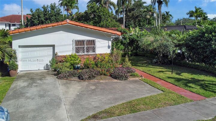 Property Photo:  2711 Red Rd  FL 33155 