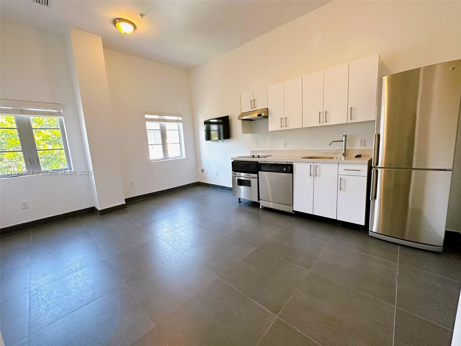 Property Photo: 1600 Euclid Ave 207 FL 33139
