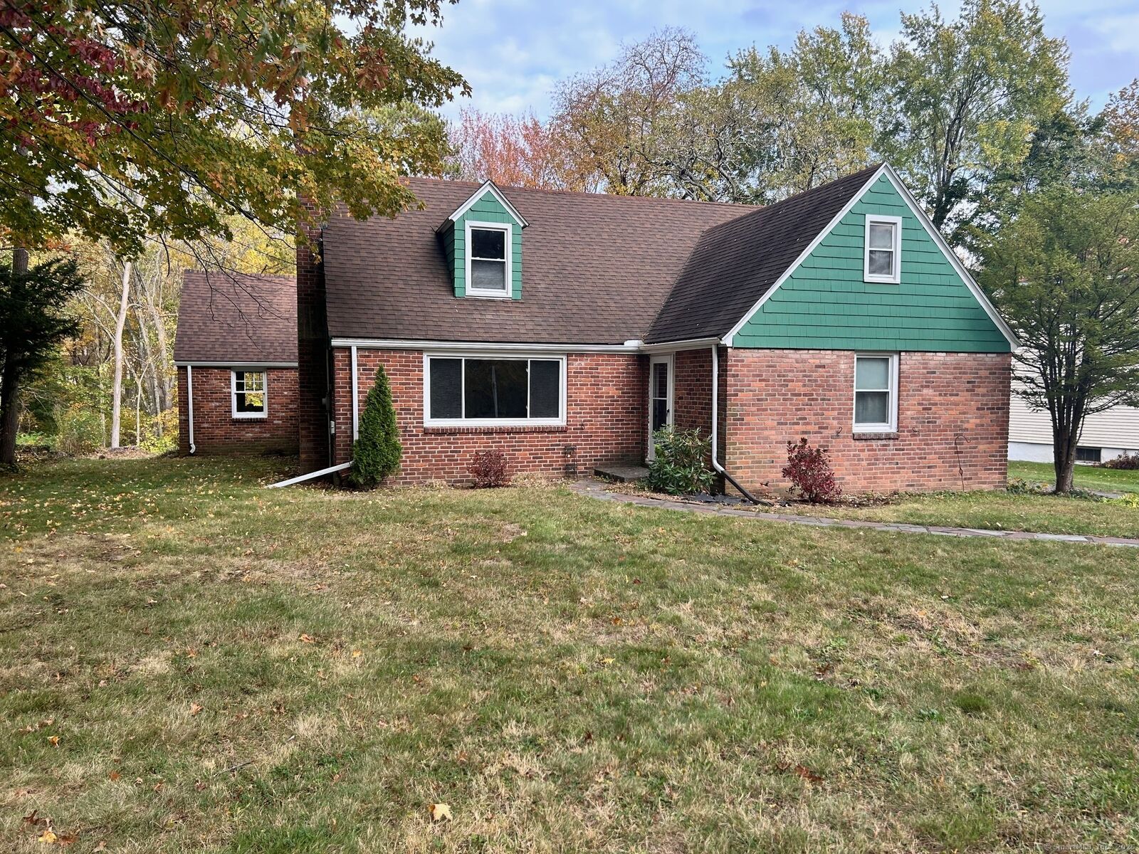 Property Photo:  70 Tunxis Avenue  CT 06002 