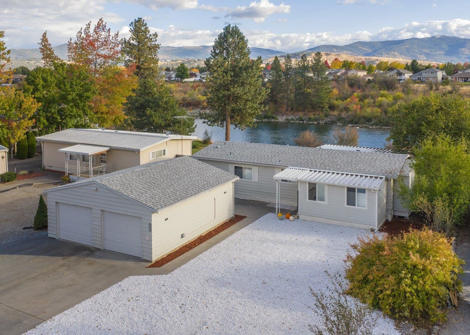 Property Photo: 18924 E Montgomery Dr WA 99027