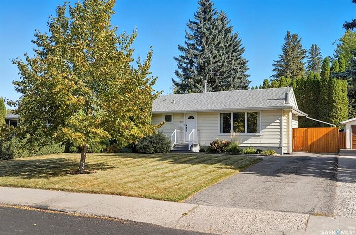 Property Photo:  117 Wilson Crescent  SK S7J 2L6 