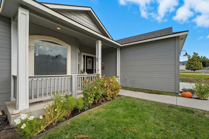 Property Photo: 4360 Limestone Ct WA 99352