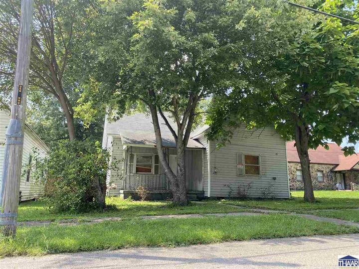 Property Photo: 26 S McCammon Street IN 47882