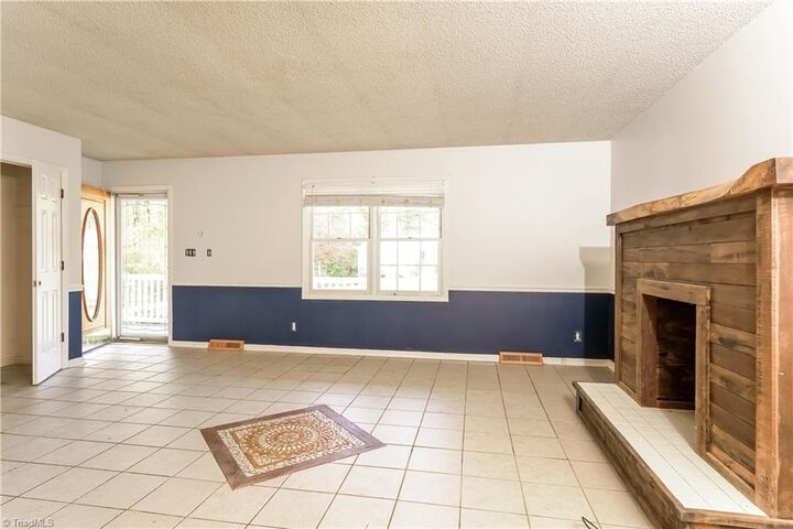 Property Photo: 4044 Sundance Drive NC 27052