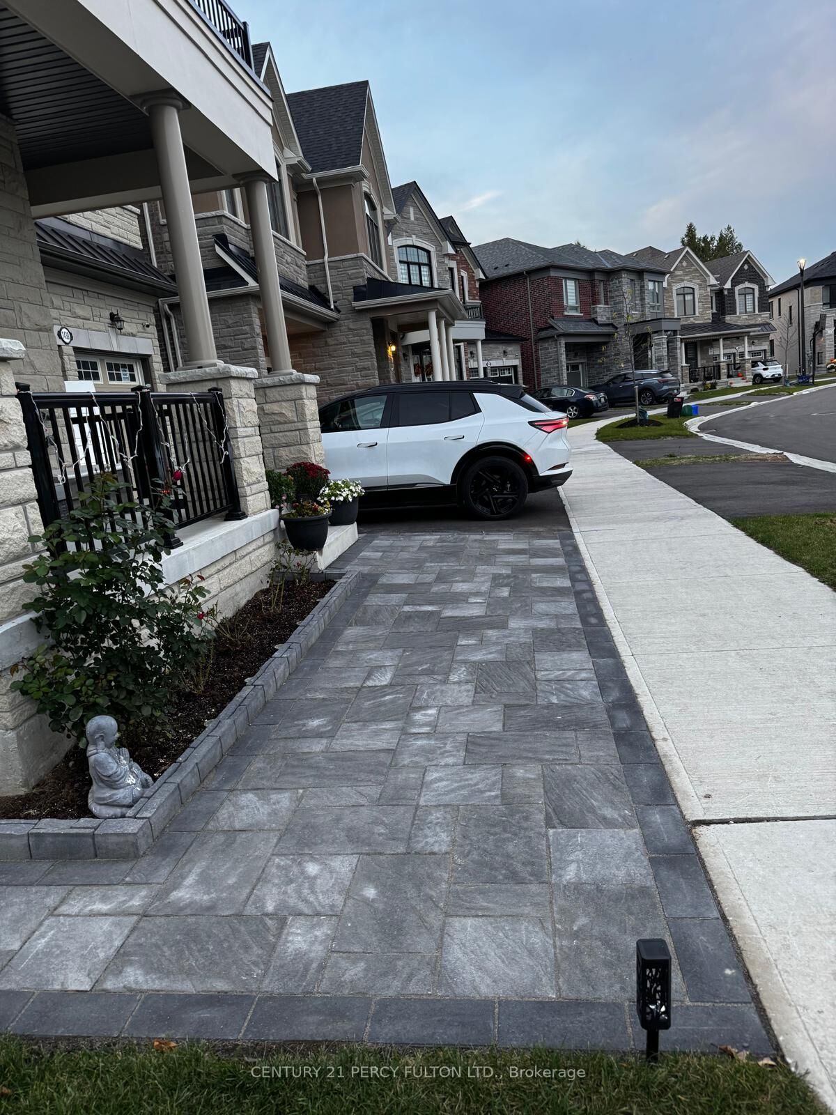 Photo de la propriété:  1438 Mockingbird Square Bsmt  ON L1X 0N8