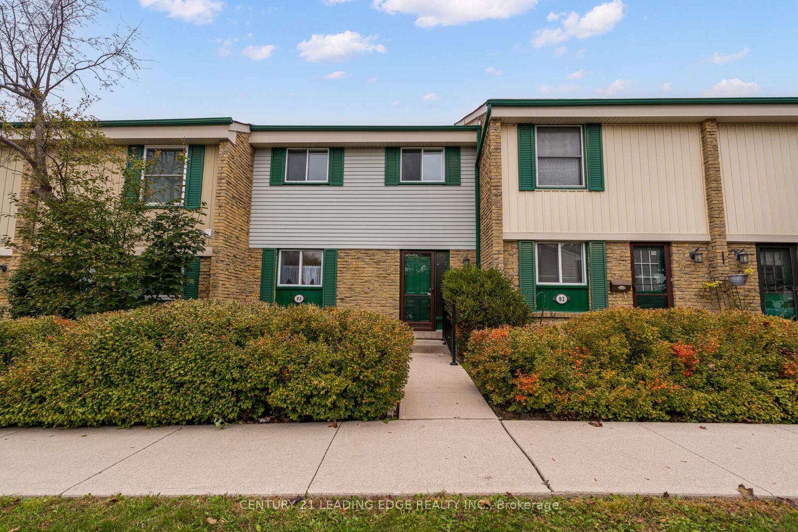 Property Photo:  2779 Gananoque Drive 93  ON L5N 2E4 