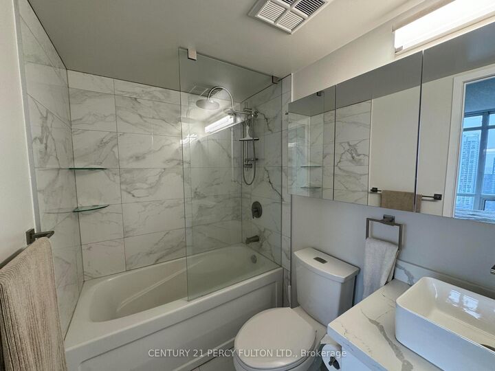 Photo de la propriété:  11 Brunel Court 3115  ON M5V 3Y3