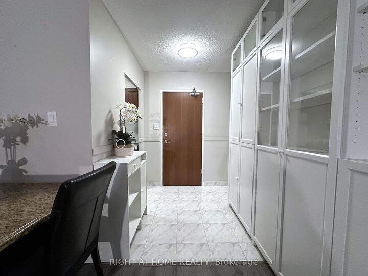 Property Photo:  714 The West Mall N/A 1902  ON M9C 4X1