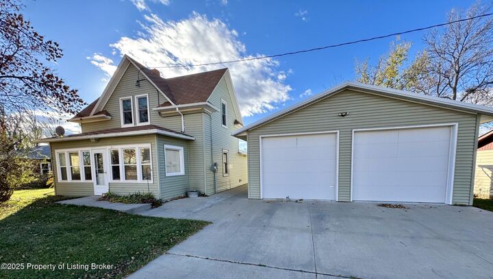 311 3rd Street NE  Belfield ND 58622 photo