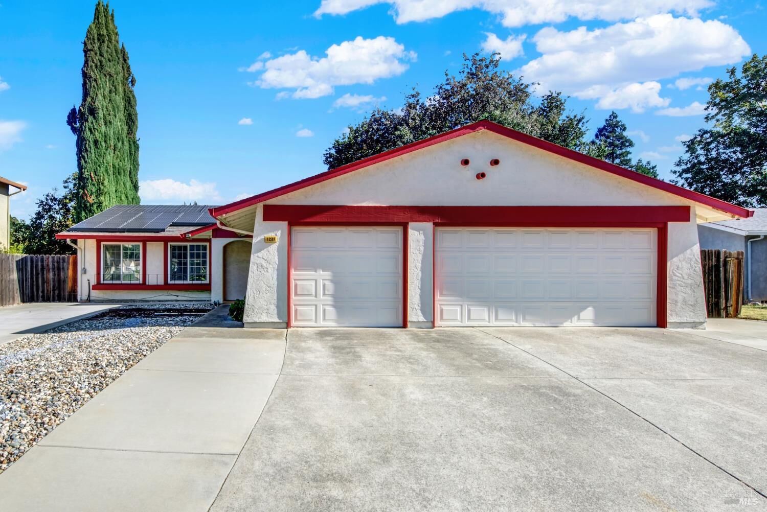 Property Photo: 1221 Devonshire Drive CA 95687