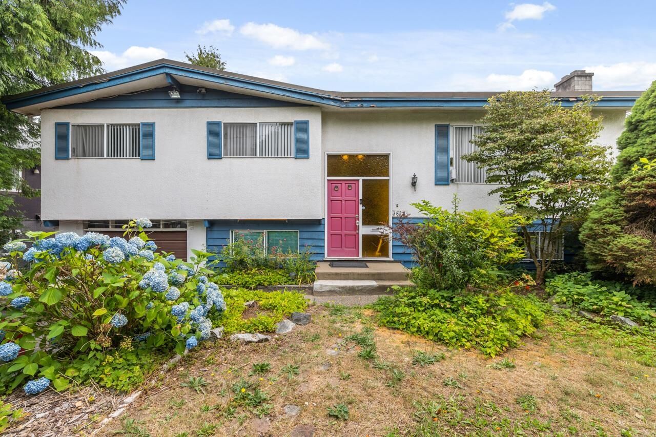 Photo de la propriété: 3878 Royal Oak Avenue BC V5G 3M2