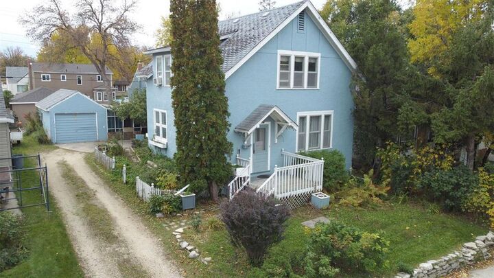 Property Photo: 138 Leighton Avenue MB R2K 0J2