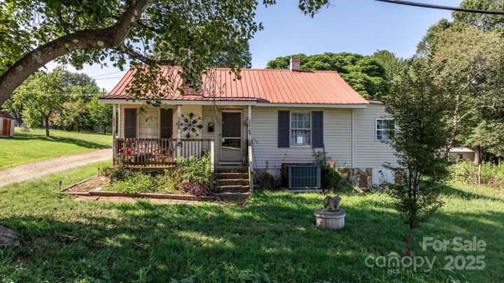 1806 18th Street NE  Hickory NC 28601 photo