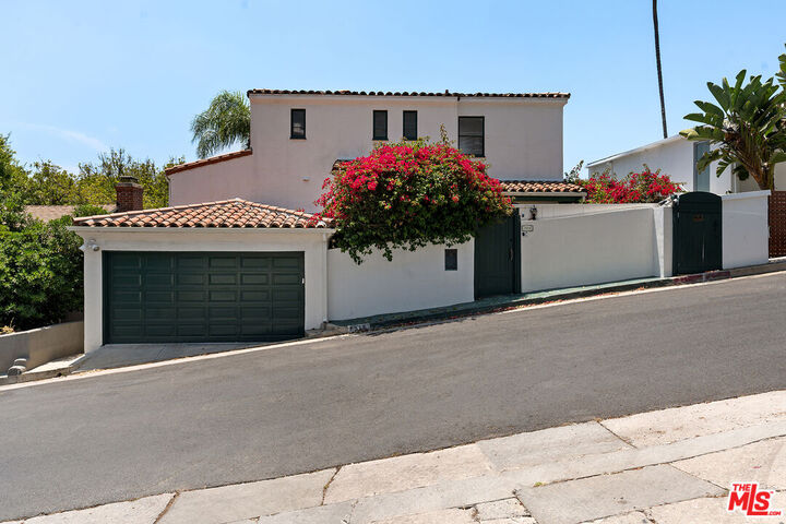 7918 Hillside Ave  Los Angeles CA 90046 photo