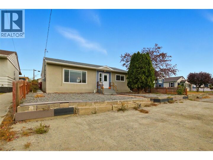 Property Photo:  1044 Selkirk Avenue  BC V2B 1V3