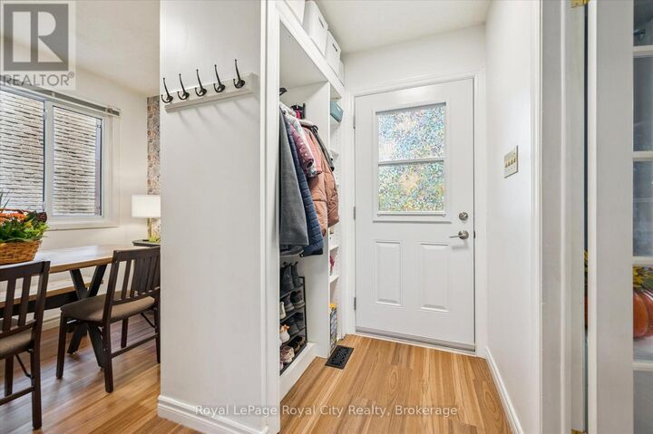 Property Photo:  406 Scottsdale Drive  ON N1G 2Z8 