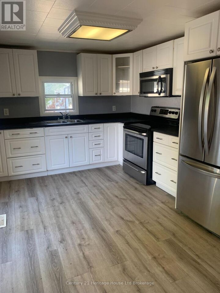 Property Photo:  22 Fyfe Avenue  ON N4S 3S4 