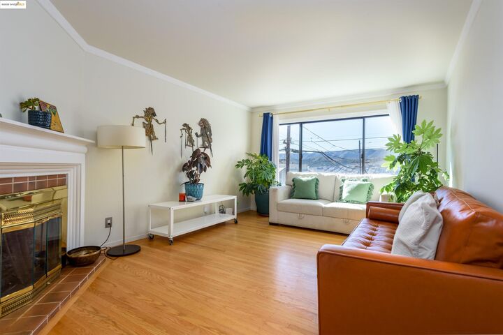 Property Photo: 550 Leland Ave CA 94134