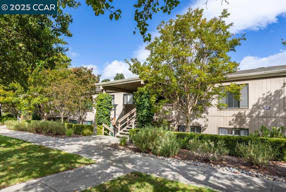 Property Photo: 1601 Canyonwood Ct 8 CA 94595