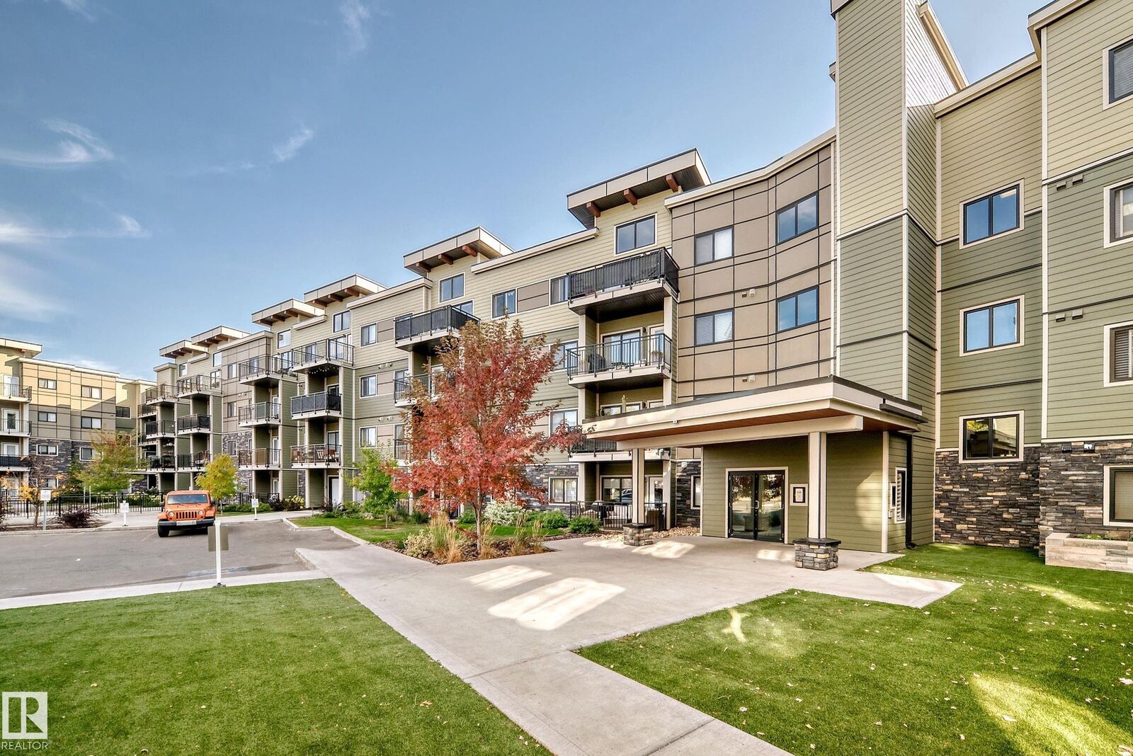 Property Photo:  560 Griesbach Parade Parade NW 440  AB T5E 6X1 