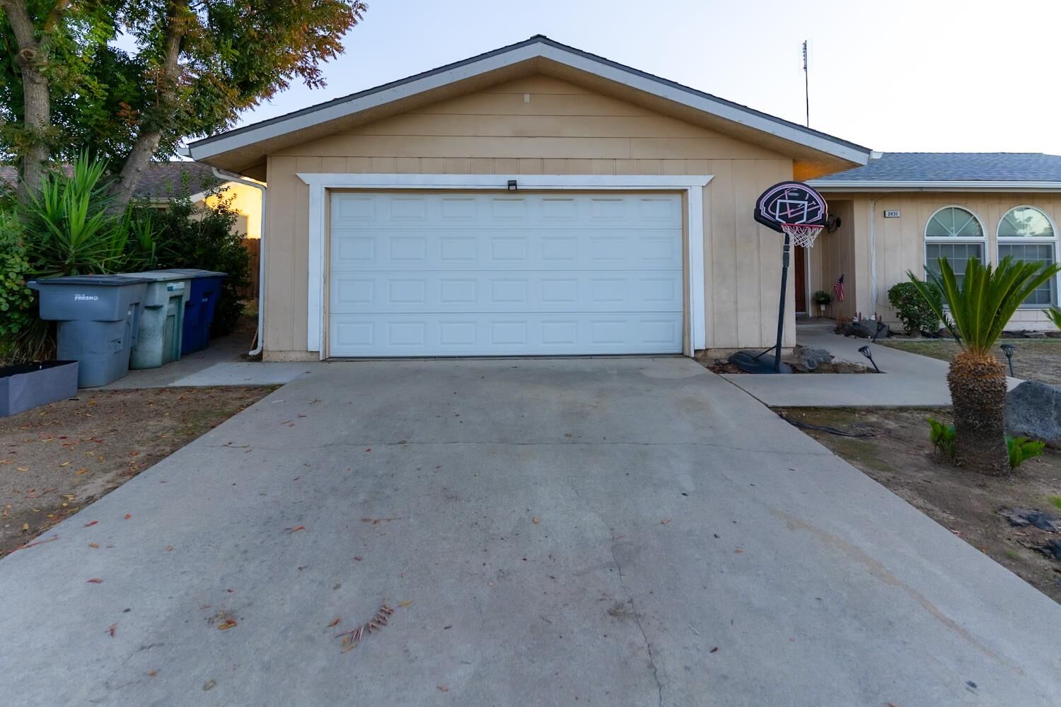 Property Photo:  2431 W San Gabriel Avenue  CA 93705 