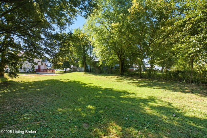 Property Photo:  883 Main St  KY 40057