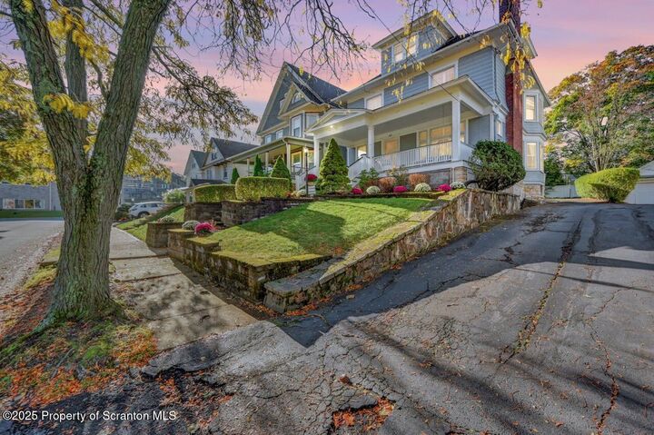 Property Photo:  1118 Columbia Street  PA 18509 