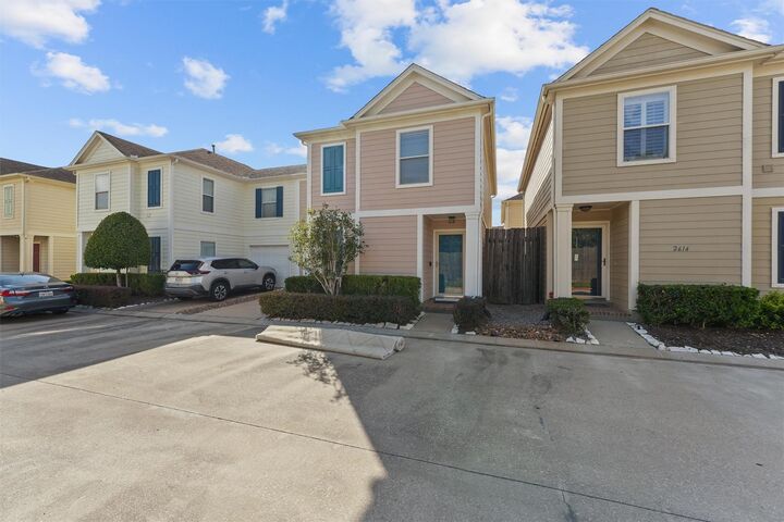 Property Photo: 2618 Woodridge Manor Drive TX 77087