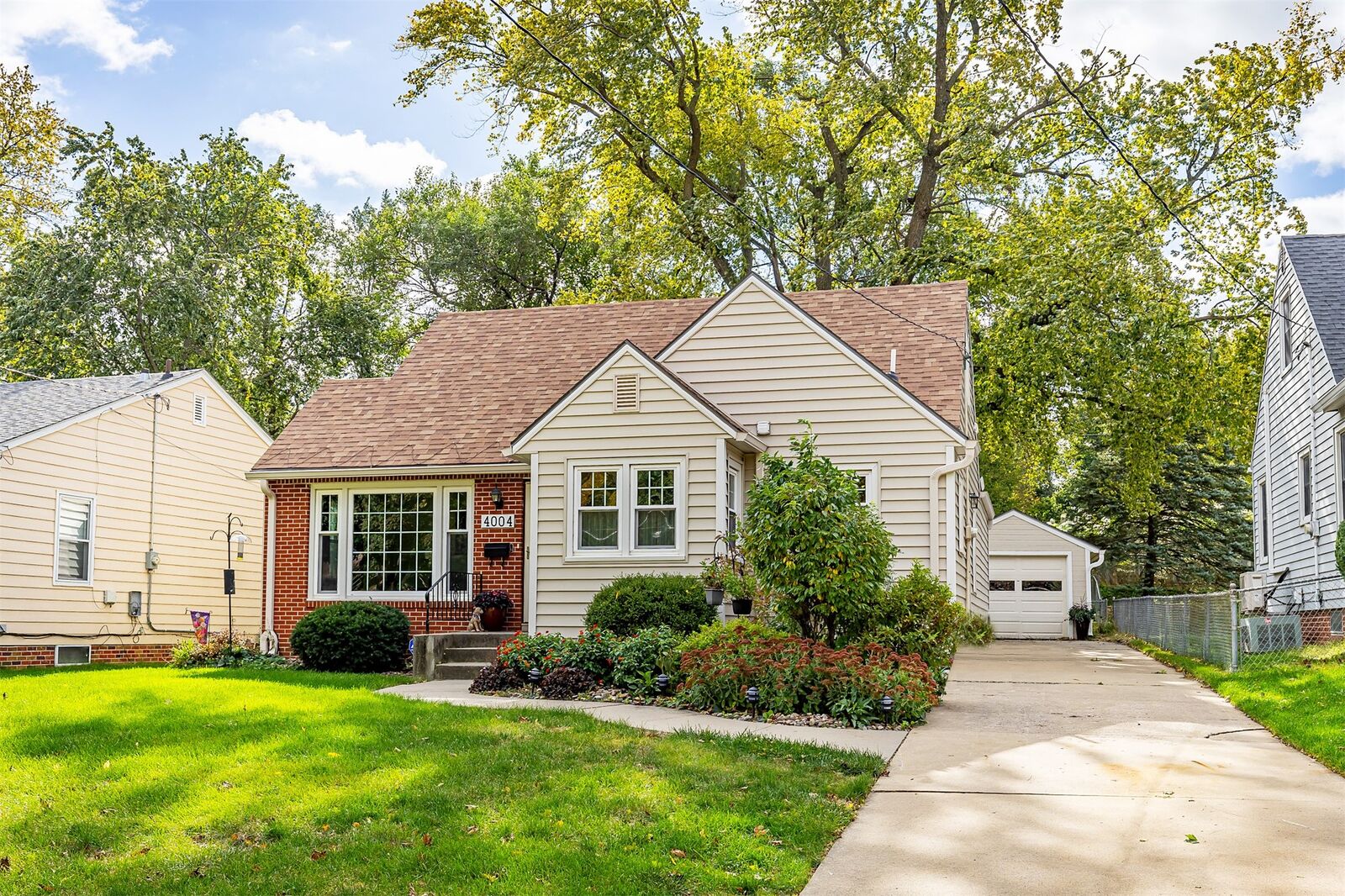 Property Photo: 4004 Clinton Avenue IA 50310