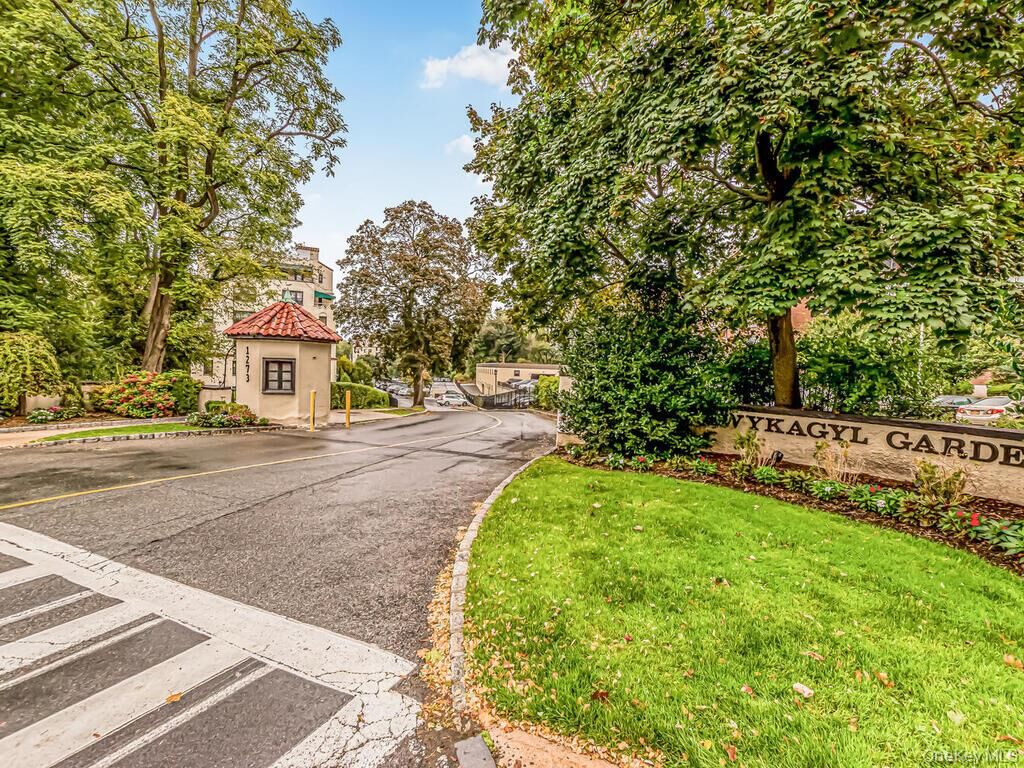 Property Photo:  1273 North Avenue Entrance 2-3D  NY 10804 