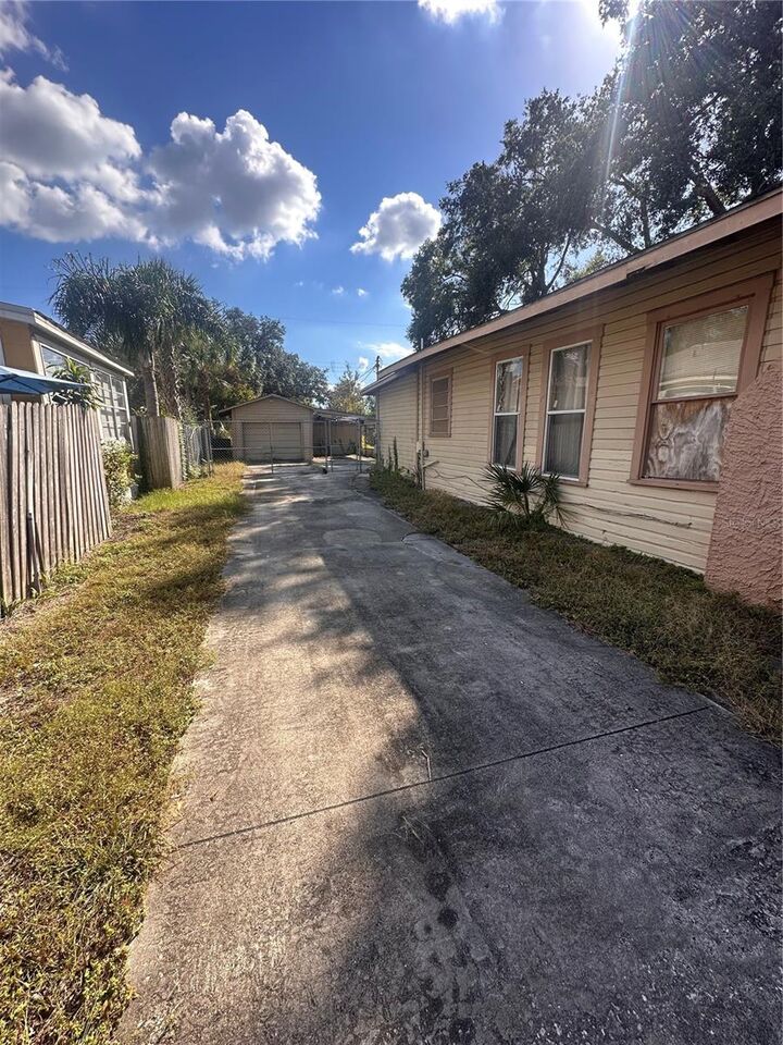 Property Photo: 112 W Powhatan Avenue FL 33604