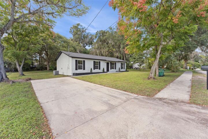 Property Photo: 230 S Chandler Avenue FL 32724