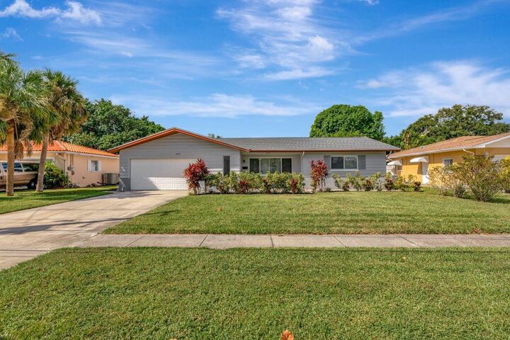 Property Photo:  2098 35th Street N  FL 33713 