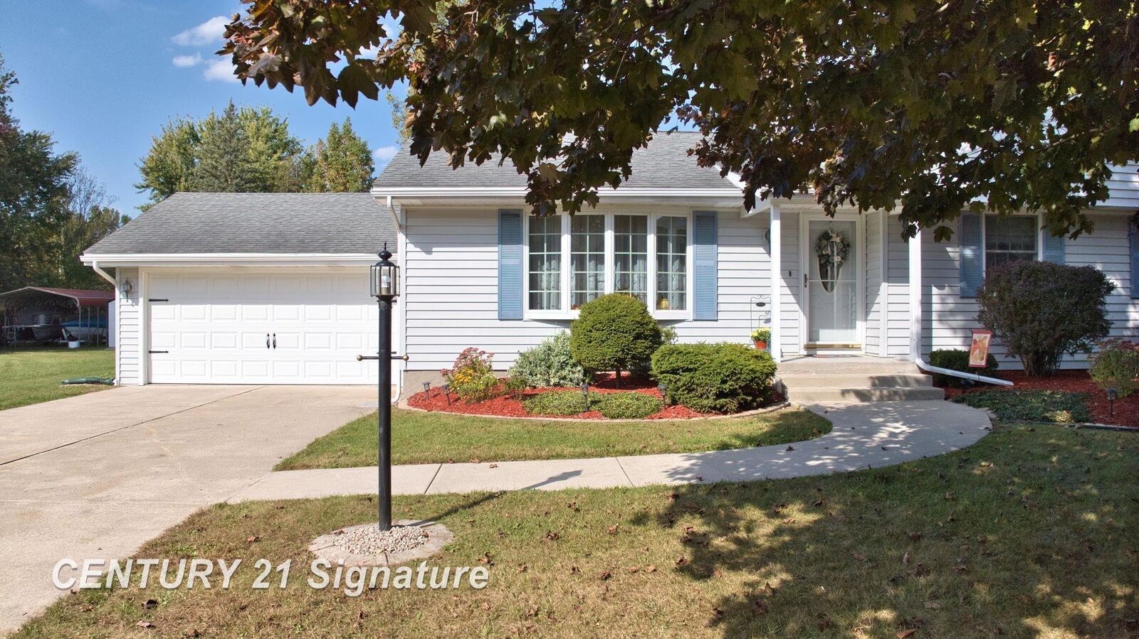 Property Photo: 2430 Meadowbrook Lane MI 48420